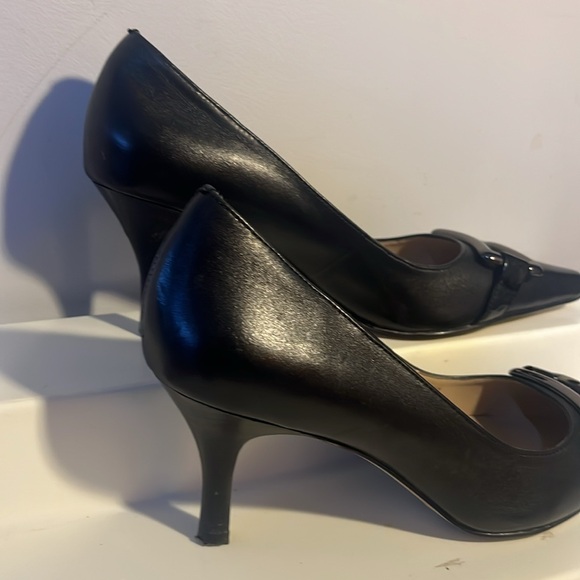 Ellen Tracy Black Leather Pumps with Embellishments!! - Picture 2 of 9